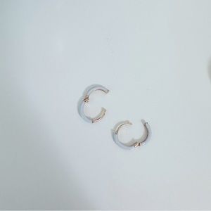 Alison Lou mini Huggies light blue